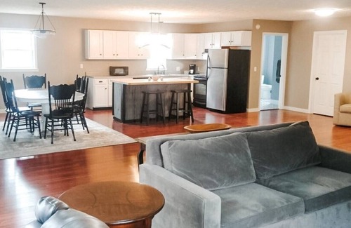 Campbellsville Apartment | The Grand Escape - Central Kentucky Green River Vacation Stay