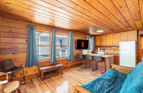 Grand Haven Apartment | ☀️🌊 The Grand Inn: Apartment Hotel in Downtown Grand Haven Unit 1 ➠ 108