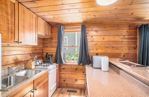 Grand Haven Apartment | ☀️🌊 The Grand Inn: Apartment Hotel in Downtown Grand Haven Unit 2 ➠ 108