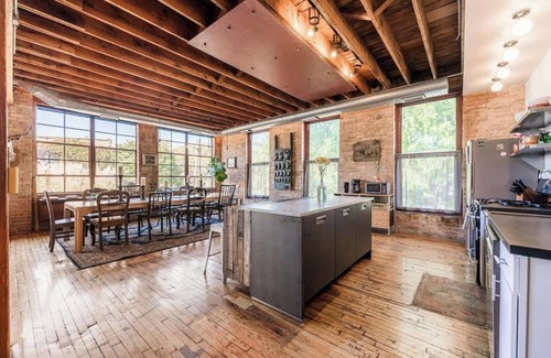 Logan Square House | The Grand Kimball Lodge, Logan Square, Sleeps 14