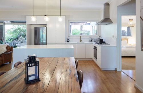 Mount Dandenong House | The Grand Lodge: Private rainforest with river