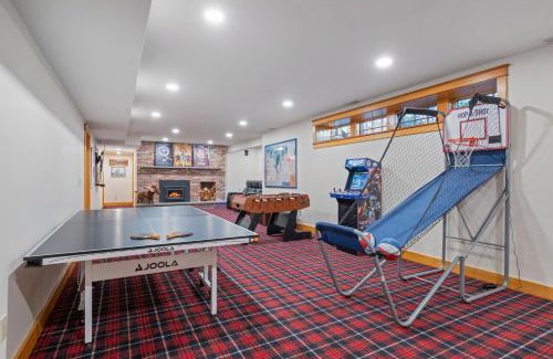 Lincoln House | The Grand Lodge Lux Family Escape, Hot Tub, Sauna
