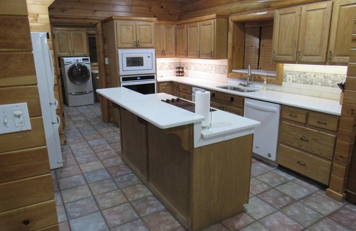 Shreveport Cabin | The Grand Lodge, Pool House, & Private Pool at God's Country Resort