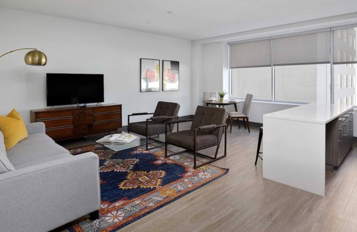 Downtown Kansas City House | THE GRAND - Modern DT Apts with Free Parking by Zencity