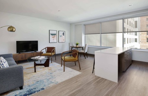 Downtown Kansas City House | THE GRAND - Modern DT Apts with Free Parking by Zencity