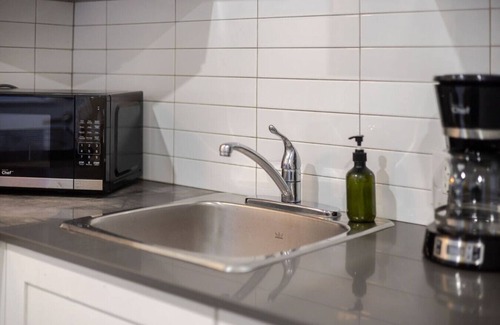 Cote-Des-Neiges—Notre-Dame-De-Grace Apartment | The Grand NDG Stay|Your Home in NDG