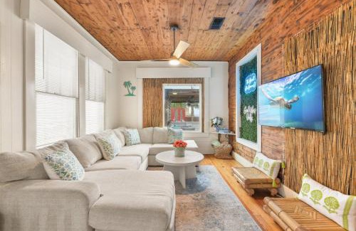 San Jacinto House | The Grand on Ave O