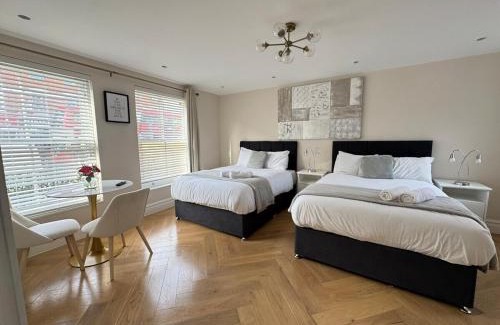 Kilburn House | The Grand Royal Kilburn House - 4BR/3BR w Parking