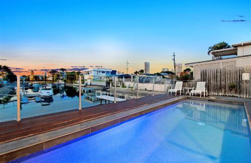 Broadbeach Waters House | The Grand - SPECIAL Stay 6 Pay 5