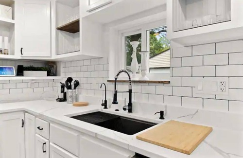 Peoria House | The Grandview Retreat. Elite 4 bedroom & Hot Tub