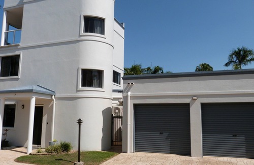 Urangan Apartment | The Grange Resort