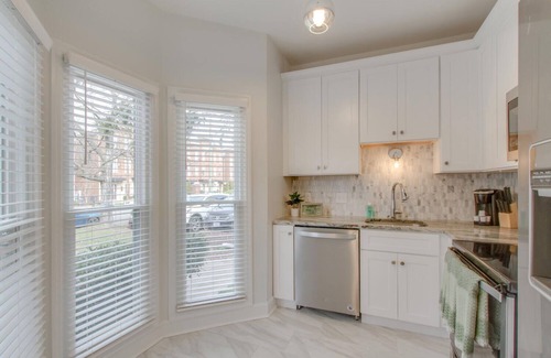 Hillsboro Village Condo | The Grant★Heart of Hillsboro Village on foot★Free Parking, 11 mins to downtown!