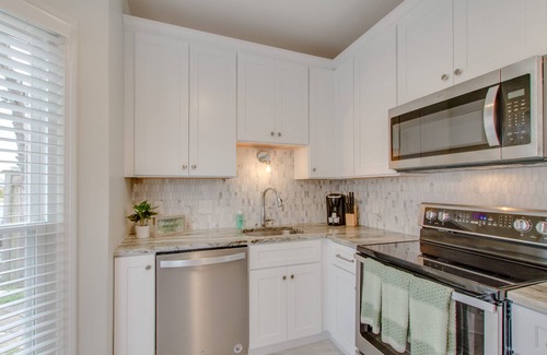 Hillsboro Village Condo | The Grant★Heart of Hillsboro Village on foot★Free Parking, 11 mins to downtown!