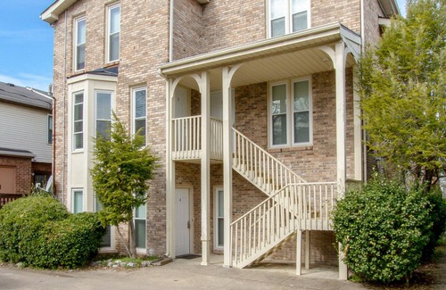 Hillsboro Village Condo | The Grant★Heart of Hillsboro Village on foot★Free Parking, 11 mins to downtown!