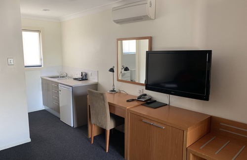 Denman Hotel | The Grapevine Motel