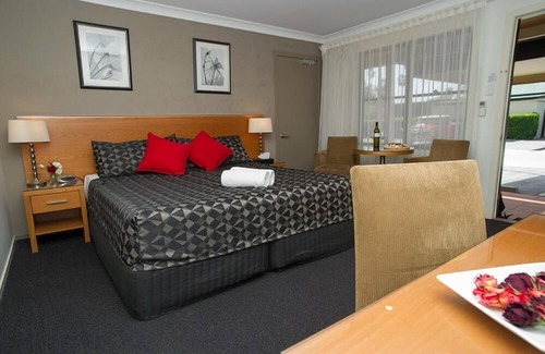 Denman Hotel | The Grapevine Motel