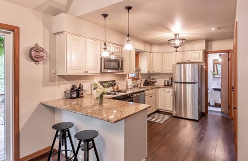 White Mills Ski Chalet | The Gray Chalet - private lot close to Lake Wallenpaupack & downtown Hawley