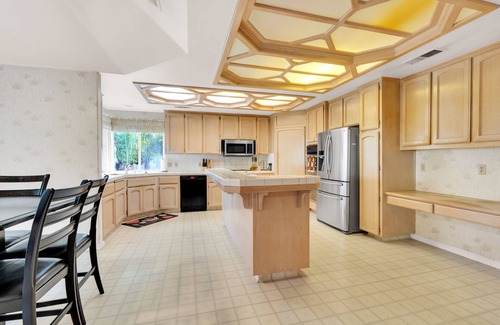 Herndon House | The great get away. Huge home!