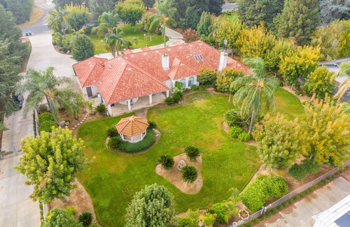 Herndon House | The great get away. Huge home!