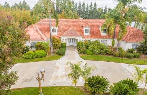 Herndon House | The great get away. Huge home!