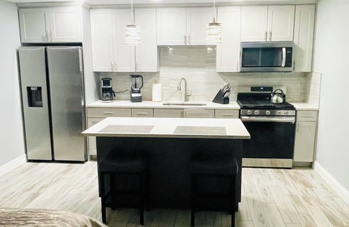 Pinecrest West Park Apartment | The Great Getaway in Tampa Bay