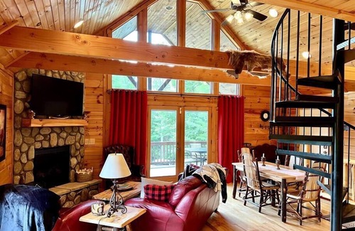 Purlear House | The Great Indoors Mountain Retreat