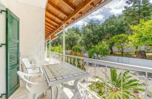 Petaleia Apartment | The Green Cottage 1
