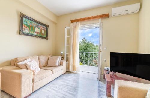 Petaleia Apartment | The Green Cottage 1