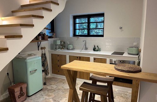 Agni Cottage | The Green Cottage, 333 steps away from magical Agni Bay