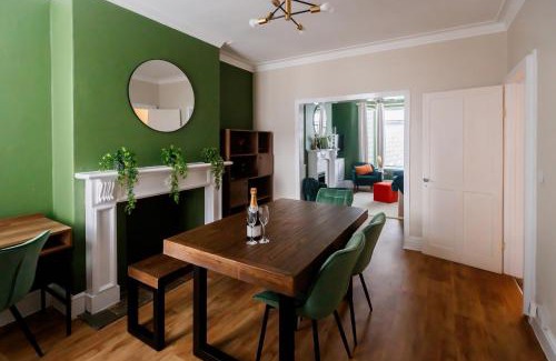 Doncaster Apartment | The Green House 3 Bed House - Contractors, Families, Close to city centre, Free Parking