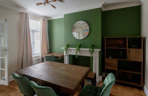 Doncaster Apartment | The Green House 3 Bed House - Contractors, Families, Close to city centre, Free Parking