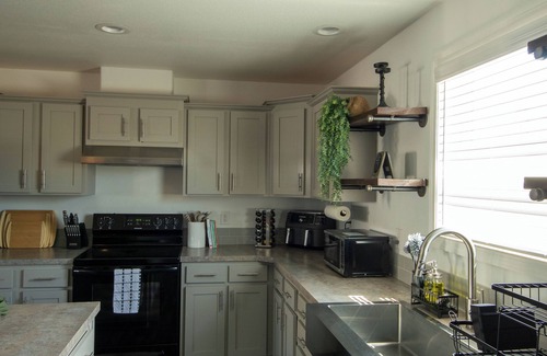 The Foothills House | The Green House - 3 King beds, 2 Bathrooms in Yuma AZ