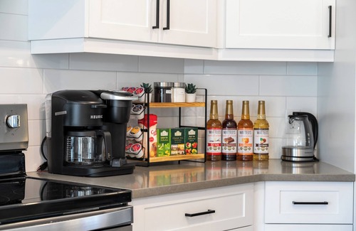Calgary House | "The Green" - Mins to Airport- 1.5 hour Banff