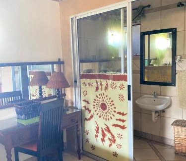 Phalaborwa Apartment | The green room