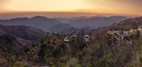 Dharampur Apartment | The Green Trails Kasauli I Guaranteed Best Price I Serviced Villa I Open Air Rooftop I Couple Friendly I Pvt Balcony I Kasauli By Exotic Stays