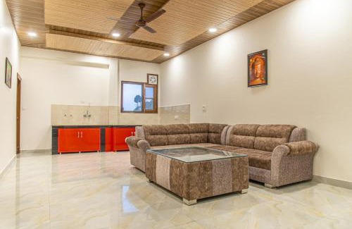 Dharampur Apartment | The Green Trails Kasauli I Guaranteed Best Price I Serviced Villa I Open Air Rooftop I Couple Friendly I Pvt Balcony I Kasauli By Exotic Stays