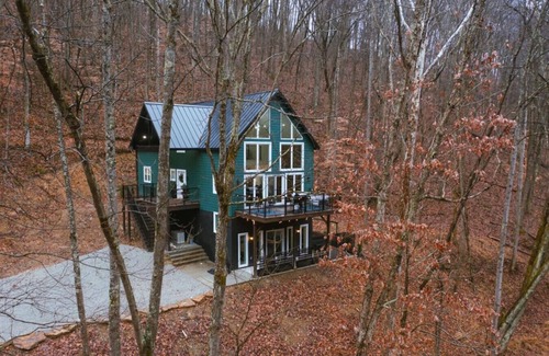 Laurelville Cabin | The Greenhouse with Indoor Slide close to Hocking Hills