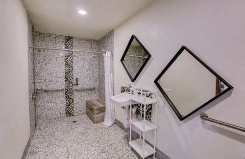 Southeastern Sacramento Hotel | The Greens Hotel - Stockton Blvd