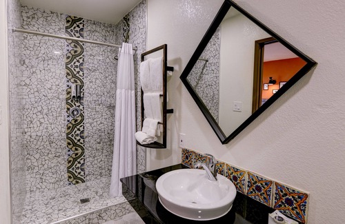 Southeastern Sacramento Hotel | The Greens Hotel - Stockton Blvd