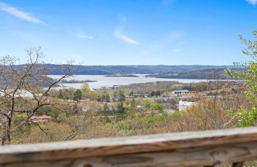 Kimberling City House | The Greenview Manor with Lake Views