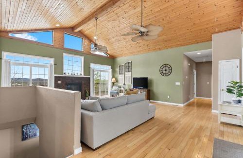 Kimberling City House | The Greenview Manor with Lake Views
