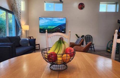 Encanto House | The Gregory: 2 Bed/1 Bath Guesthouse