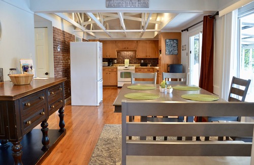 Brices Creek House | The Grey Goose (Waterfront) Historic New Bern - Private Beach - BRING YOUR BOAT!