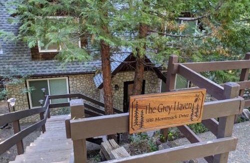 Cedar Glen House | “The Grey Haven” – Secluded home in the woods