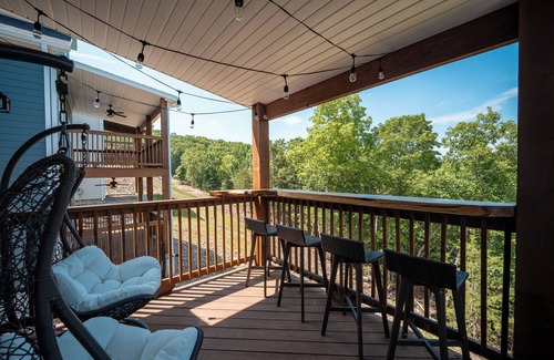 Indian Point House | The Grey Wolf Lodge Branson