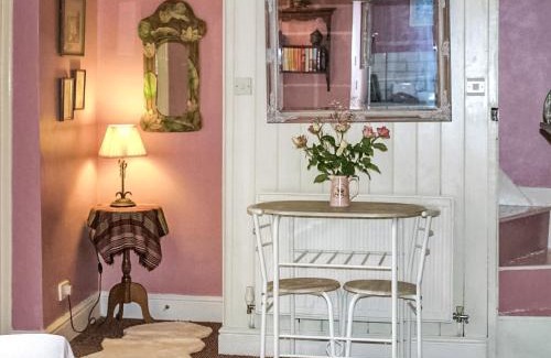 Bishops Castle House | The Grooms Cottage-Uk45659