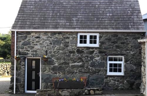 Brynrefail Apartment | The Grooms Cottage