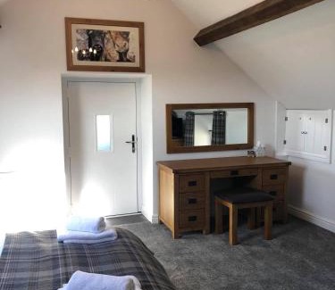 Brynrefail Apartment | The Grooms Cottage