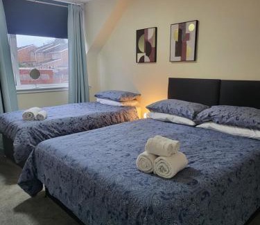Wolverhampton House | The Grove- 3 Bed Detatched House Wolverhampton- Families and Contractors- Near Town Centre and Molineux Stadium