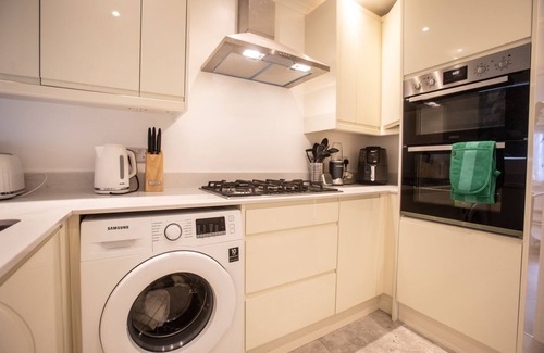 Plaistow and Sundridge Apartment | The Grove BR1, Spacious 2 Bedroom Flat Greater London